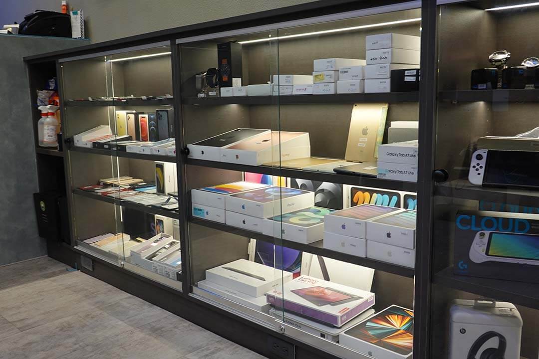 多元商品,滿足各種需求:手機、相機、鏡頭、筆電皆有販售,輕鬆挑選適合的3C設備!