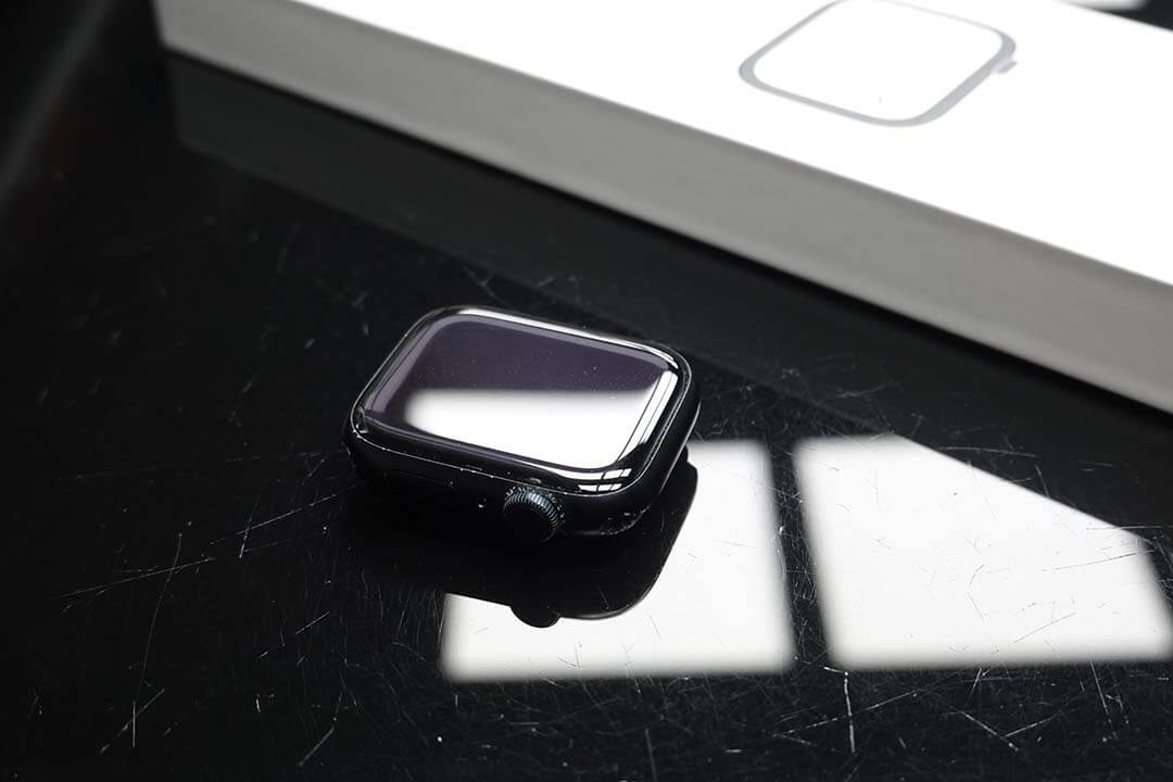 Apple Watch 支援行動支付功能的智慧手錶，二手收購實拍照