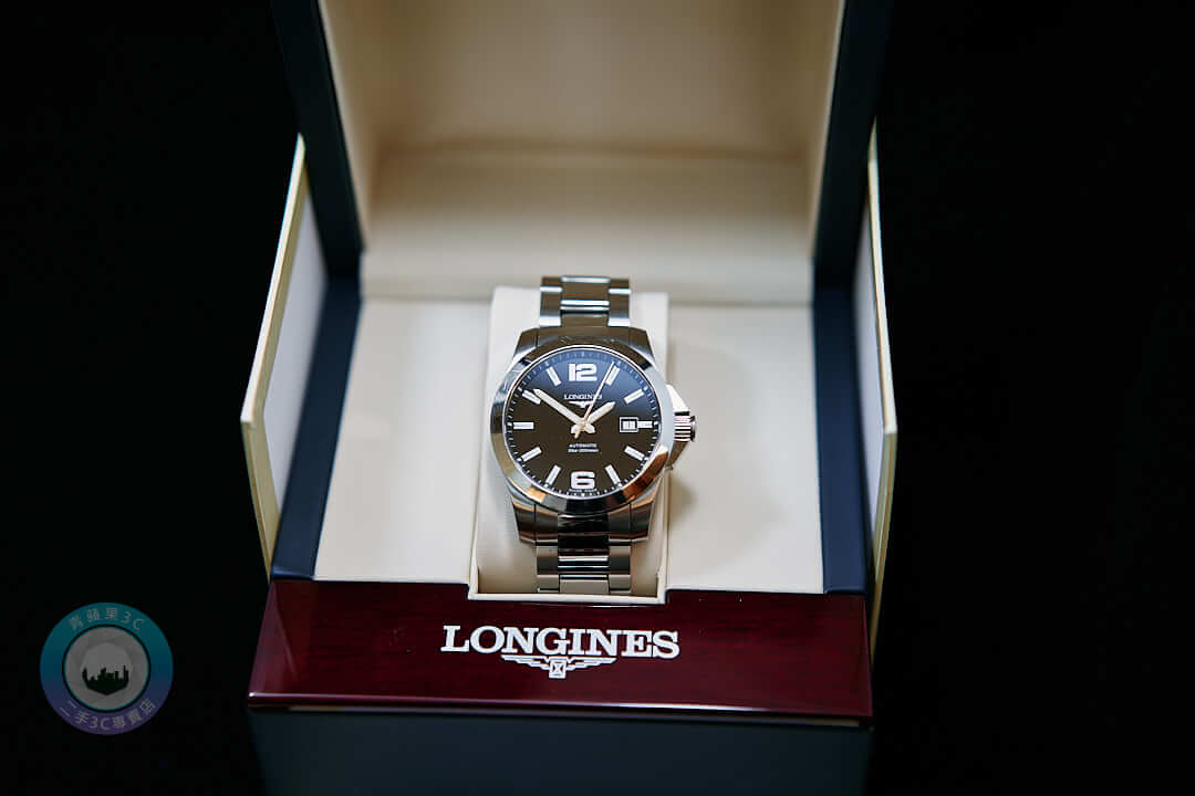 LONGINES 流行系列腕錶實拍｜不鏽鋼錶帶與深色錶面，配件齊全有助回收行情